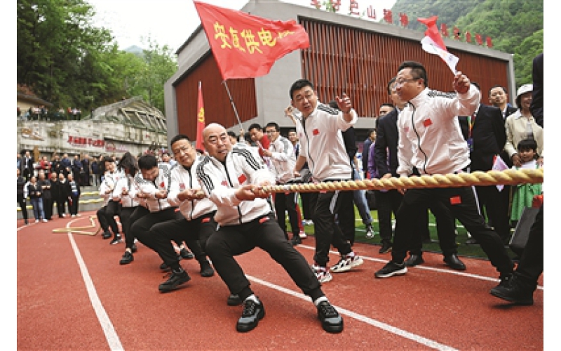 “体育列车”奔驰在巴山