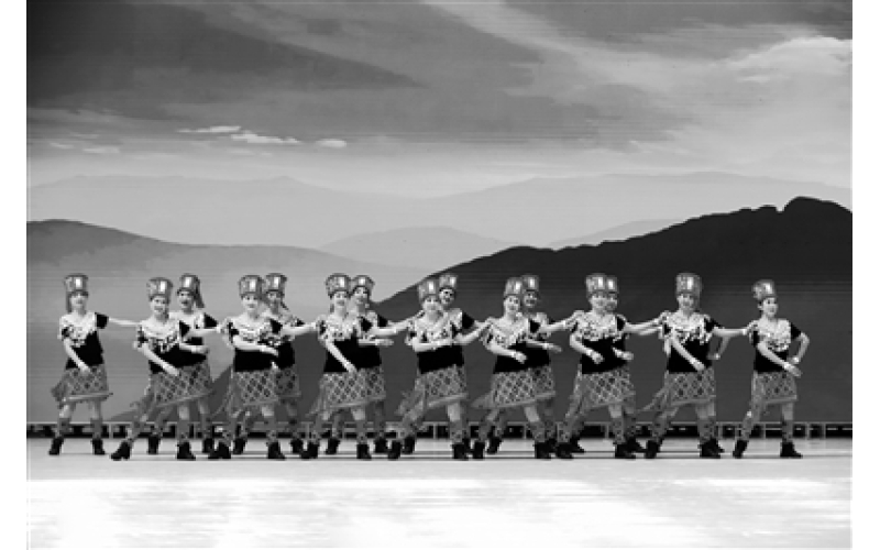 广场舞交流活动展现多彩民族文化