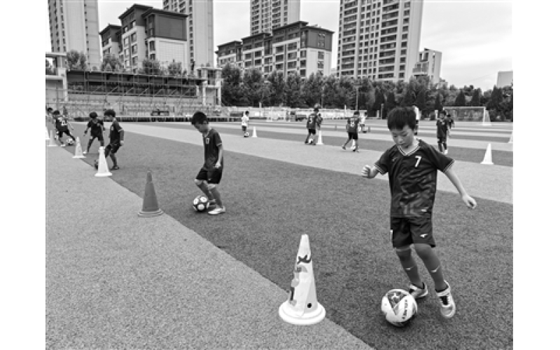 踢足球吧！好处多多！