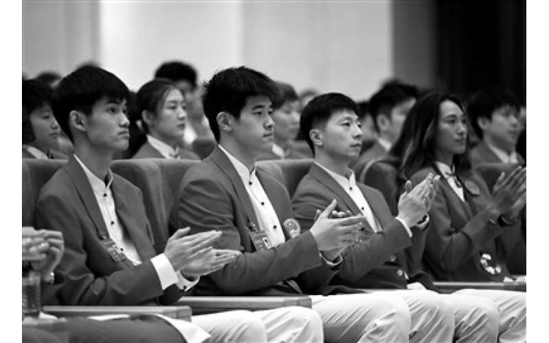 牢记嘱托不负使命 重新出发再立新功 ——体育健儿载誉凯旋接受表彰